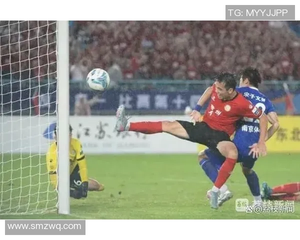 南京足球队的拼搏历程与邀请赛背后的故事揭秘